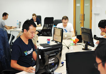 Đội ngũ kỹ thuật công ty Hoa Sơn